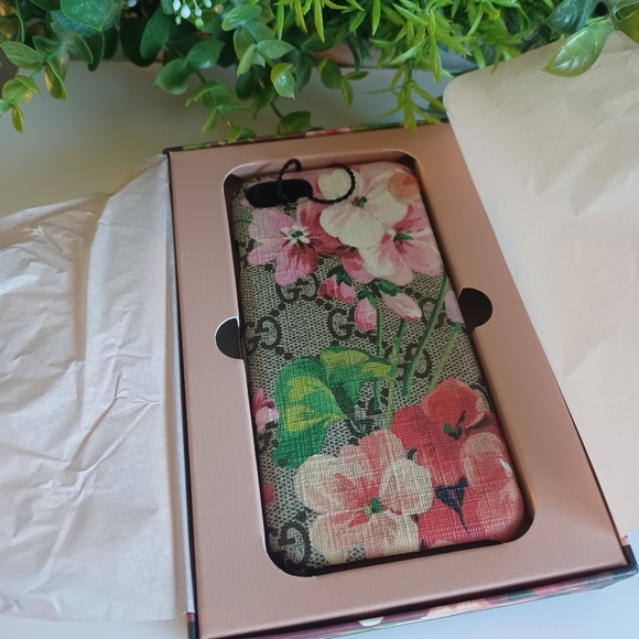 Gucci Blooms GG iPhone Case - Picture 7 of 11